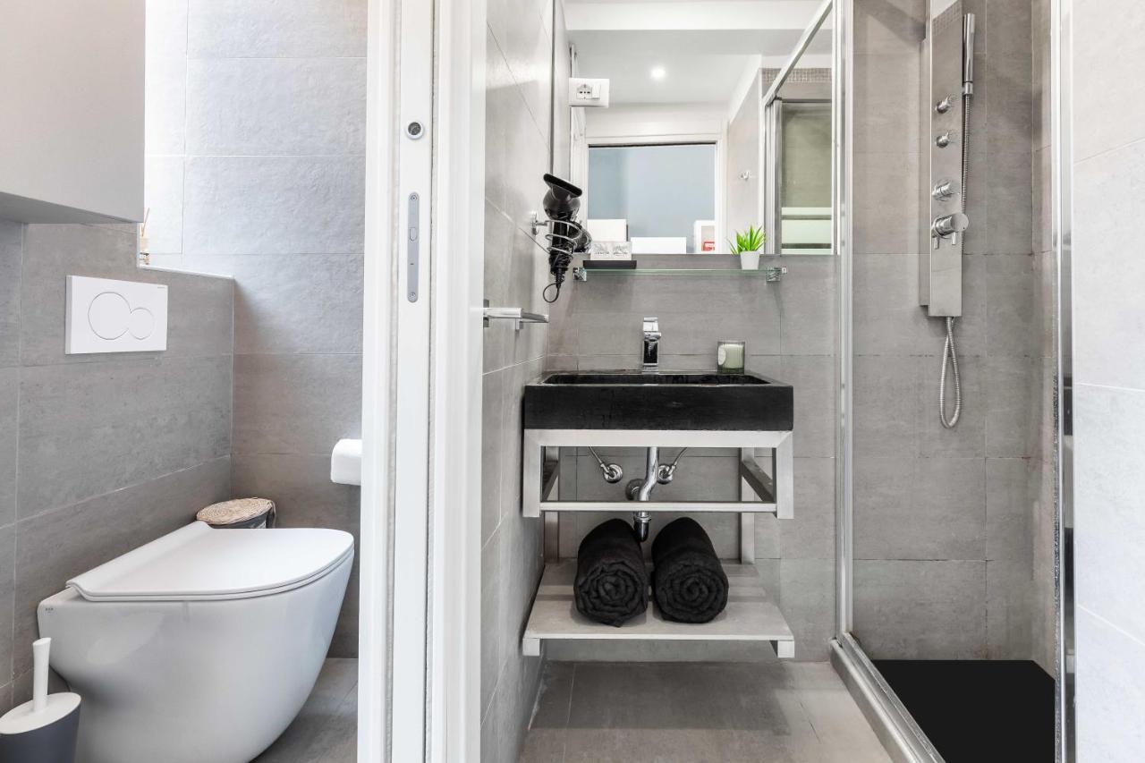 Duomo In 8 Stops Suite Deluxe Loft มิลาน ภายนอก รูปภาพ